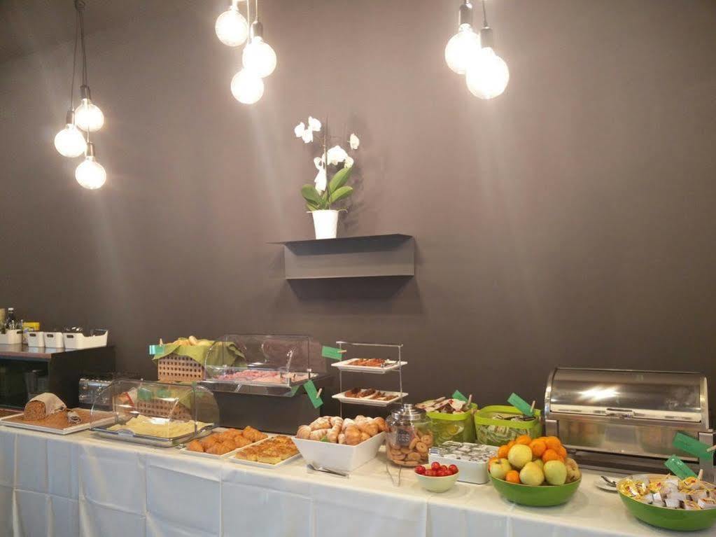 Residence Centro Vela Riva del Garda Ngoại thất bức ảnh
